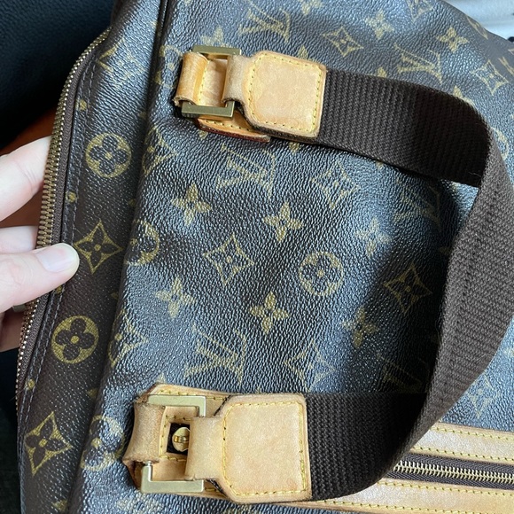 Louis Vuitton Bosphore Crossbody Bag - Picture 5 of 9